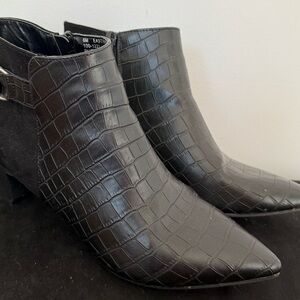 East 5th | Delmar Block Heel Booties | Black | Size 6 | Croc Print